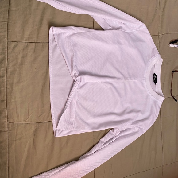 Tops - White long sleeve crop top